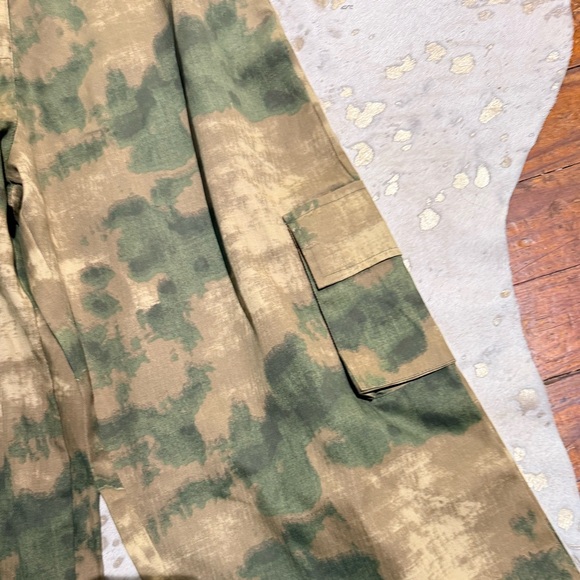 NWT PRETTY LITTLE THING SHAPE CAMO WIDE LEG PANT, SIZE 4 - Picture 8 of 11